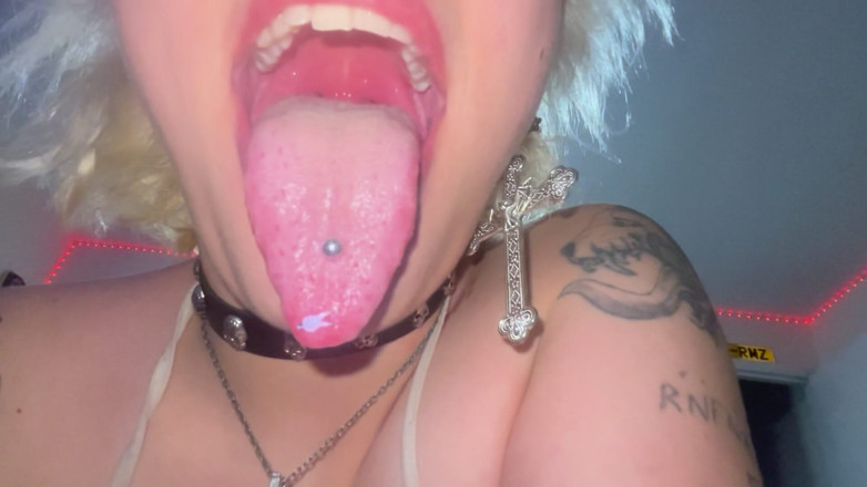 Glitterqueen1999: Mijn perverse stiefvader beffen 