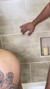 Kejutan bulan madu, mandi bareng di jacuzzi