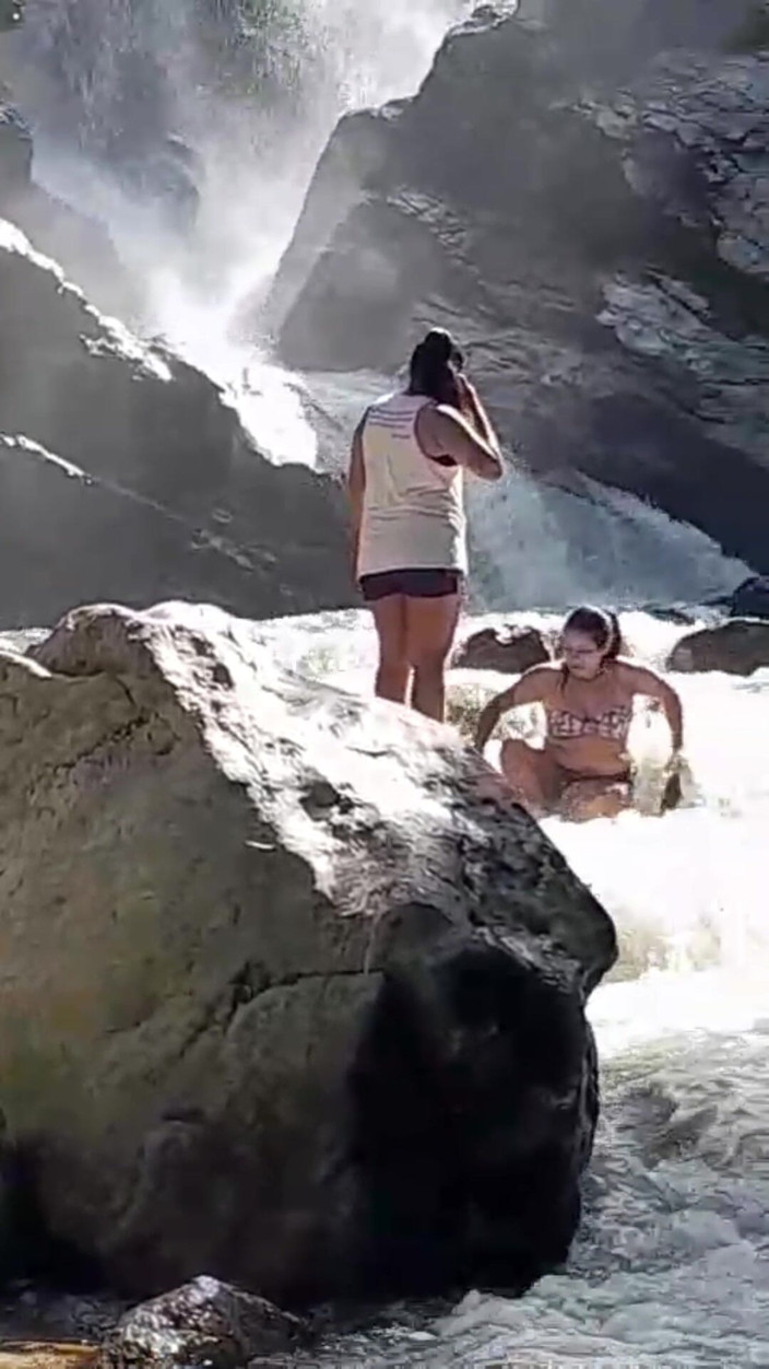 Leona AndJazzlin: Sexy pár nahá masturbace tvrdá děvka