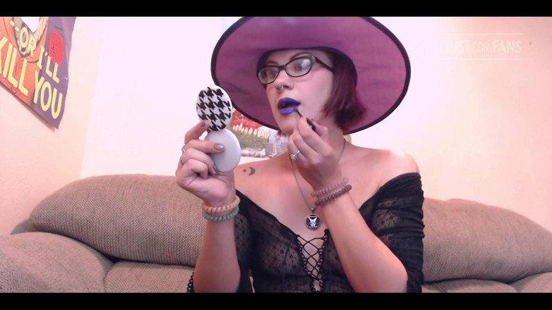 FondaDix: Bewitching Purple Lips