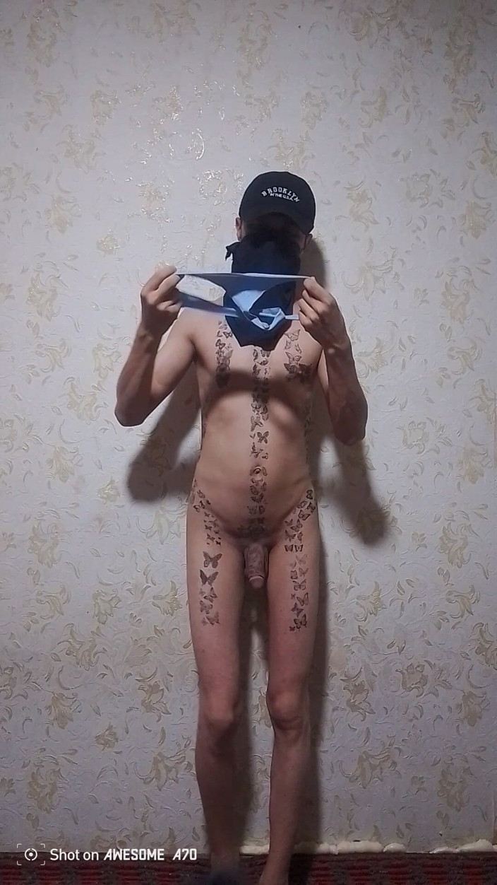 RayKris: Femboy kleedt zich aan