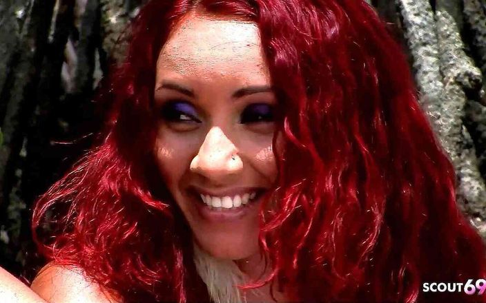 Full porn collection: 해변에서 야외 섹스를 즐기는 빨간 머리 곱슬 머리 라틴계 십대 Marcia Rough