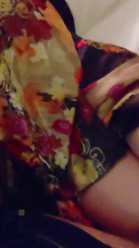 Una ragazza carina con un kimono a cui piace essere scopata viene fatta venire con cunnilingus, penetrata da dietro e sborrata dentro, amatoriale