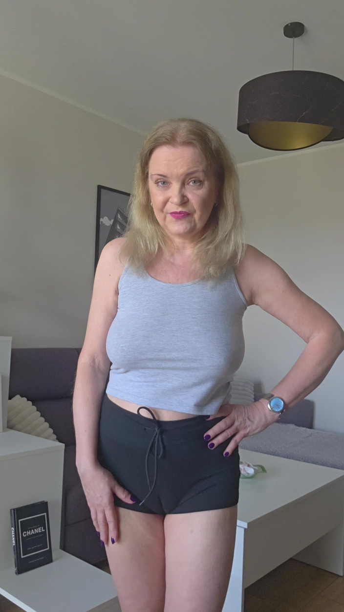 Misses_Jenny: Blonde vrouw ondeugende masturbatie