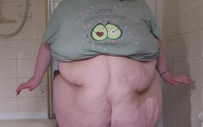 SSBBWLadyBrads: Juego de vientre en el baño con diosa culona