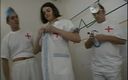 Vintage megastore: Owłosiona pielęgniarka zostaje zerżnięta przez dwóch lekarzy z dużymi kutasami