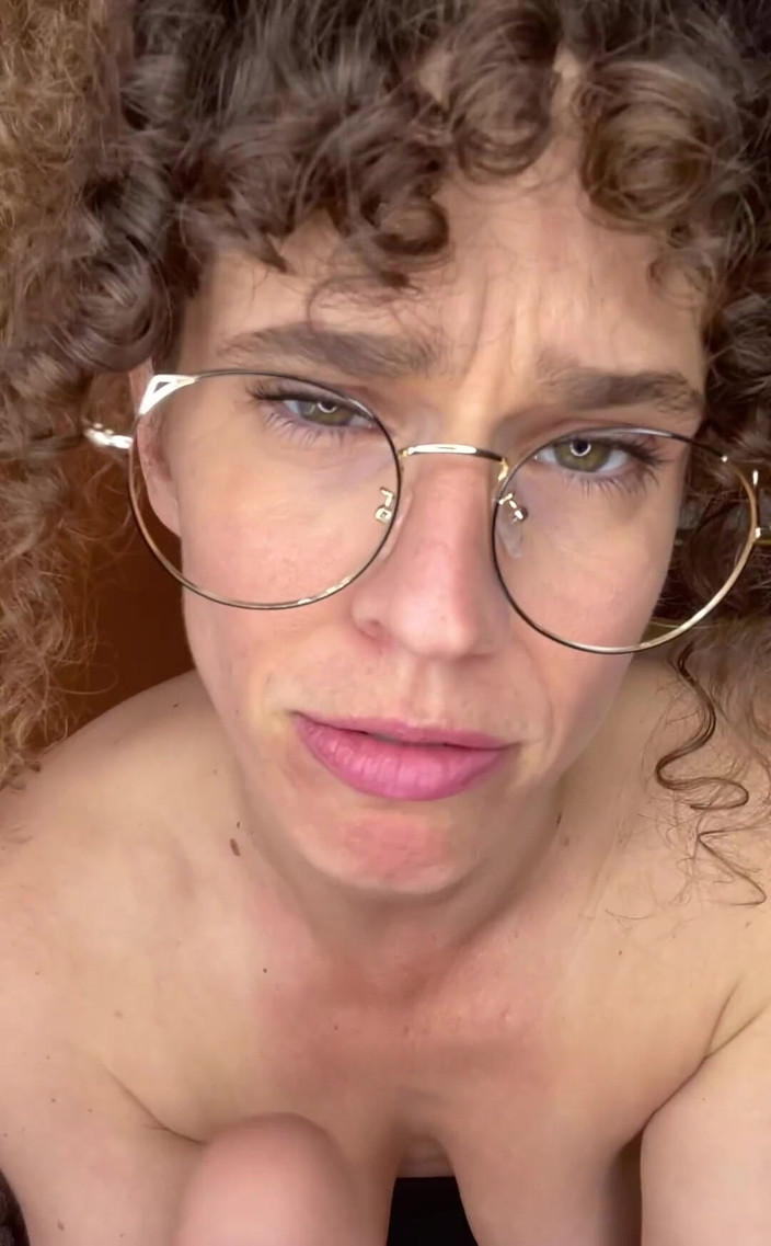 VibeWithMommy: 큰 자지 굴욕.