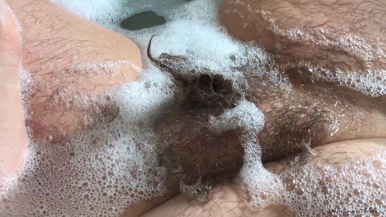 Brooke Casey: Smyslná Asmr Full Bush a Uctívání Klitorisu v Bubble Bath...