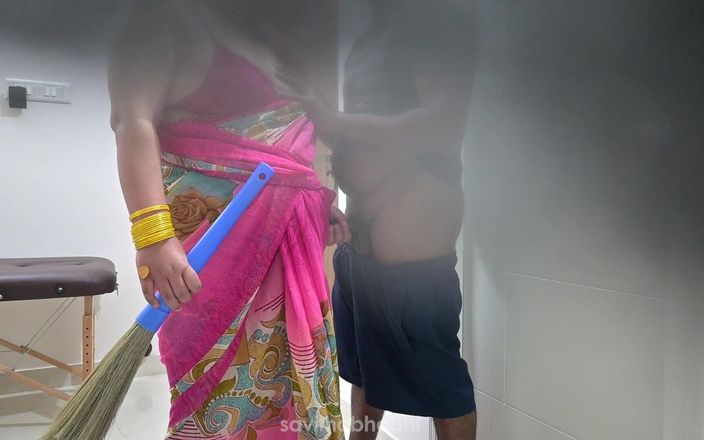 savithabhabhi: Empregada indiana foi enquanto limpava o quarto de hotel
