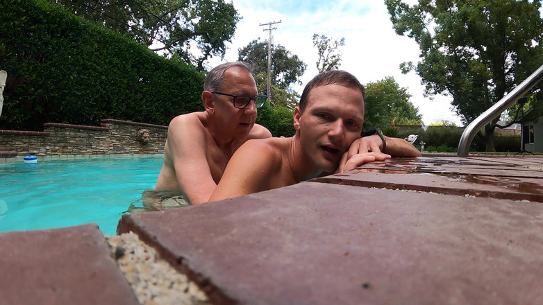 Russie Goodboy: Sualtı havuzu bb sikiş!