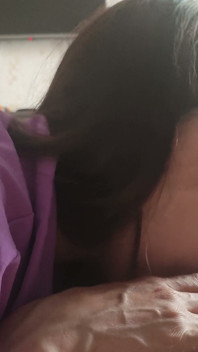 น้องสาวต่างมารดาชอบดูดควยเล็กหวาน ๆ ของพี่
