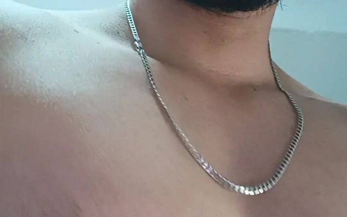 Tommhot: シャワーを浴びてから、私の太いチンポをしゃぶろう