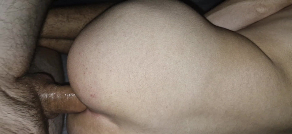 Dinar: 射在屁股上，爸爸狠狠地操了 twink 并用精液填满了他的小穴