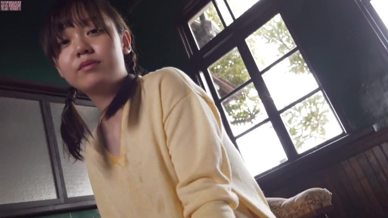 Far East pornography: 魅力的な官能的な曲線を持つ可愛いルックス - パート3