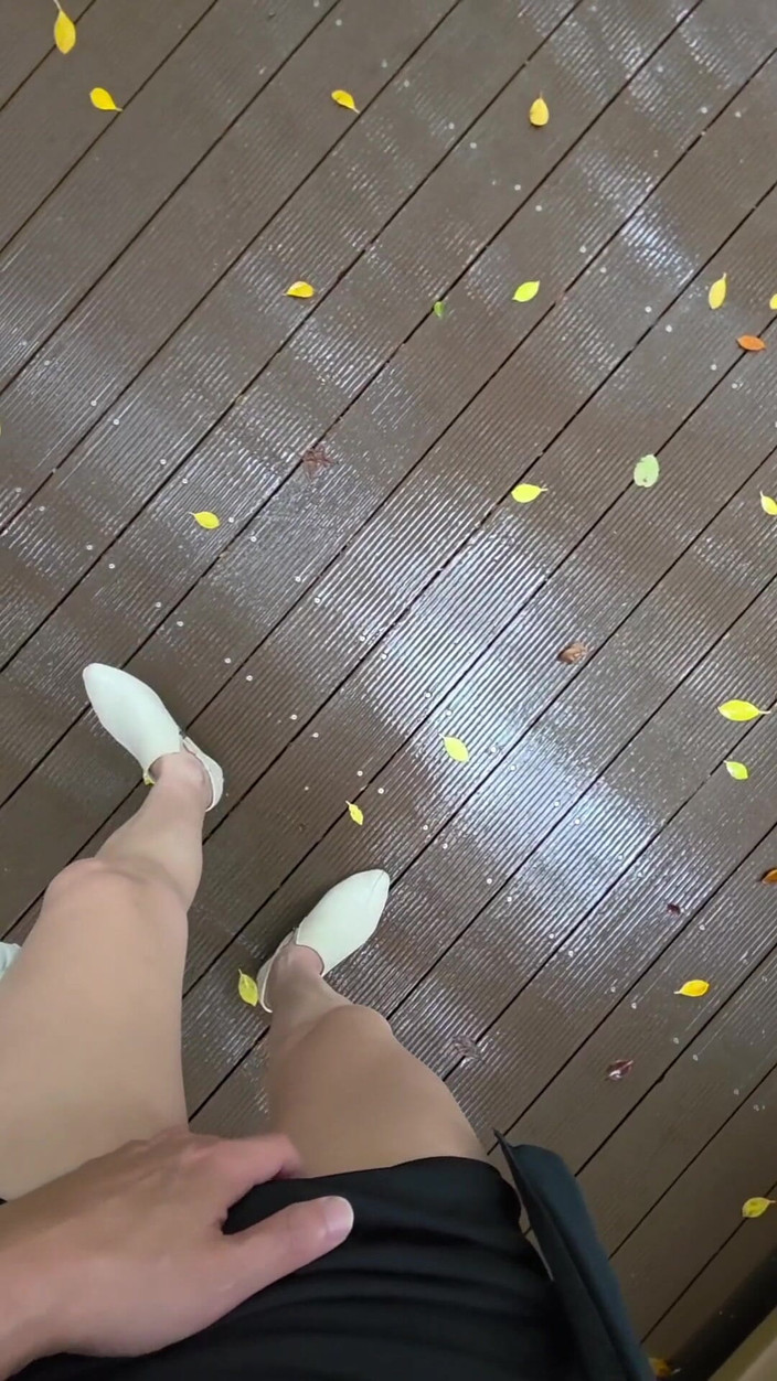 Taiwancdgirl: Stygg transsexuell tjej Tingxuan rider på en dildo utomhus