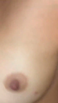 義理の兄が洗濯をしているのをこっそり見て、パンティを盗み、私が母と電話している間に激しく犯される - 視点