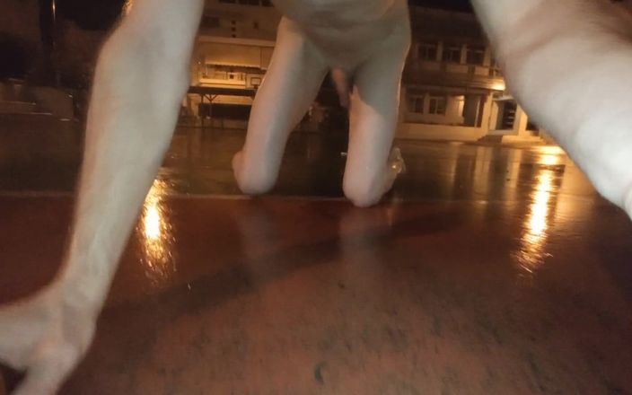 Dan Eagle: Hraní Nahá s Piss na veřejnosti