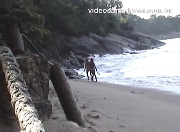 Amateurs videos: My girlfriend topless on the beach