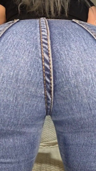 Peidos molhados em jeans