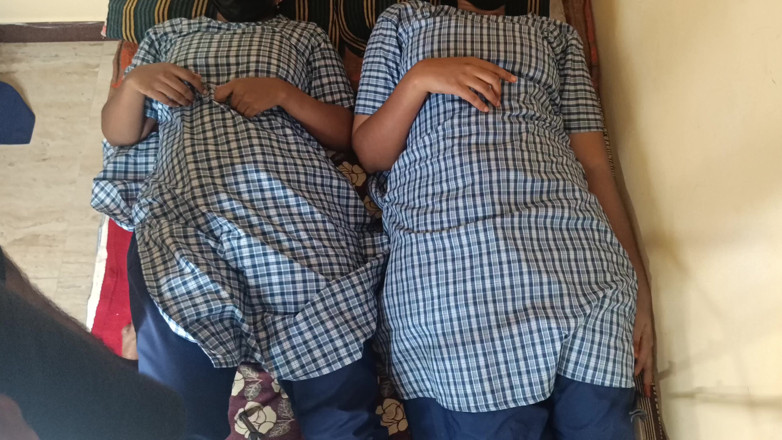 Pushpa studio: Üvey babasıyla bir kız