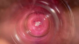 Kamera djupt inuti Mias vagina
