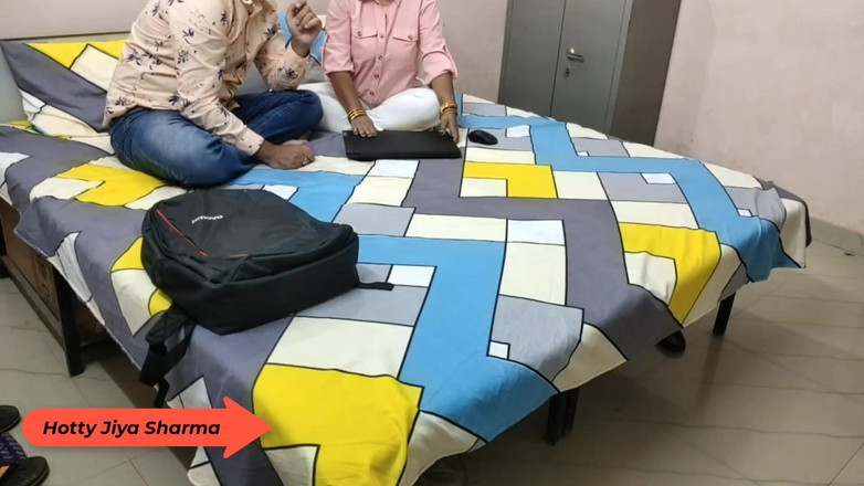 Desi Club House: 当爸爸不在家时，热辣的大胸部继母想要继母的大鸡巴