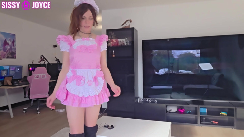 Sissy Joyce: Sissy Trans Girl Maid Can't Stop Fucking