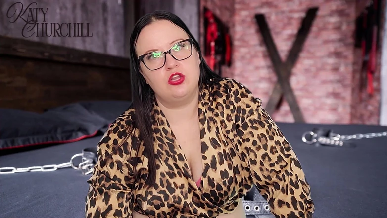 Katy Churchill: Домина-толстушка наказывает тебя шлепаньем