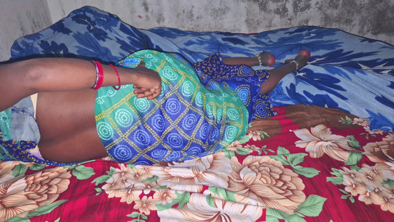 DesiBurChudai: Bhabhi desi kampung seksi berkongkek dengan suami yang dipenangi