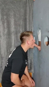 Marido me cogió en gloryhole