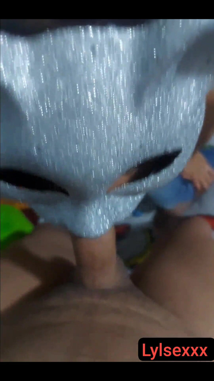 Lylsexxx: 내 이웃에게 오럴을 하라고 설득해