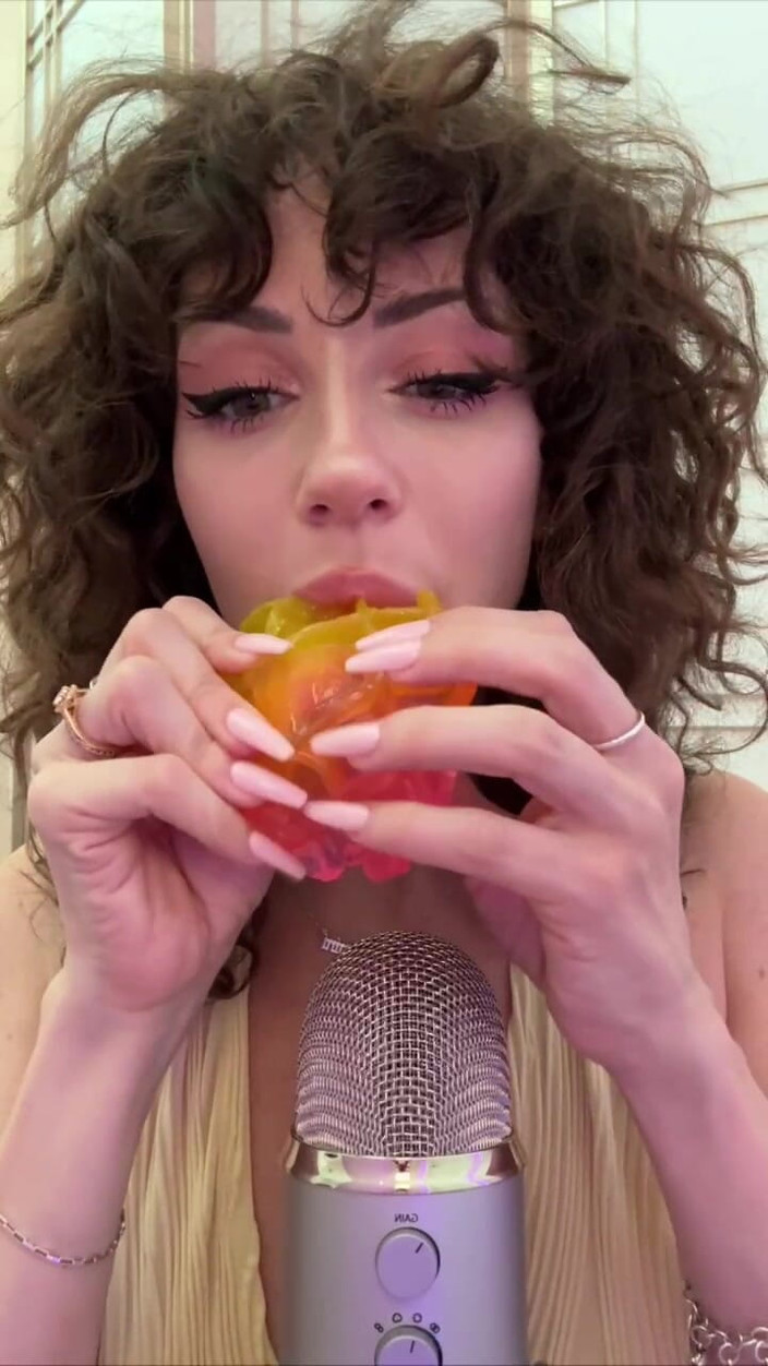 SavvyStar: Gofr jedzenia i ssania Asmr