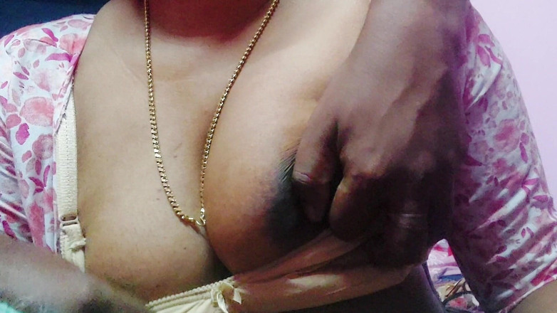 Desi Mohini: Ateşli ve seksi Hintli kadın seks yapıyor