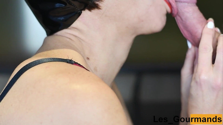 Les Gourmands: Catwoman avec du rouge à lèvres fait une belle pipe, avale...