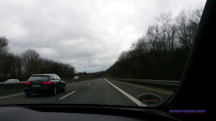 Porno Cloud: Šukání s velkým robertkem během jízdy autem