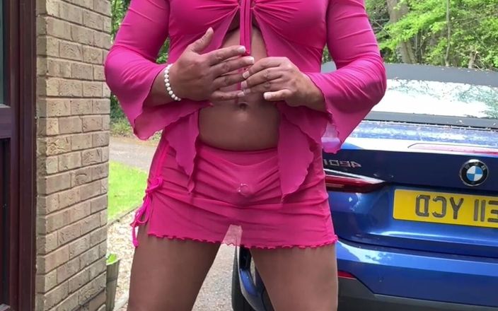 Kellycd2022: Sexy travestiet Kellycd2022 in naadloze panty en sexy roze outfit