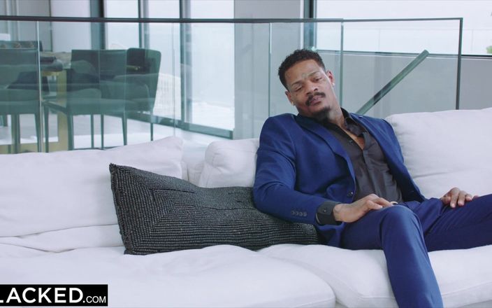 Blacked: BLACKED Khloe Kapri reçoit deux grosses bites noires pour la...