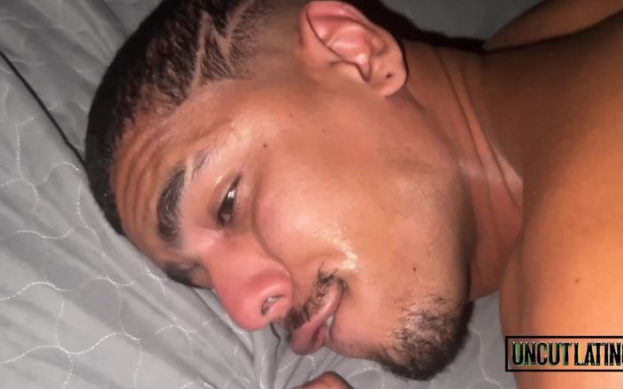 UncutLatinos: Hung Stud šuká Muscle Hunk Bez sedla Kameraman se připojí