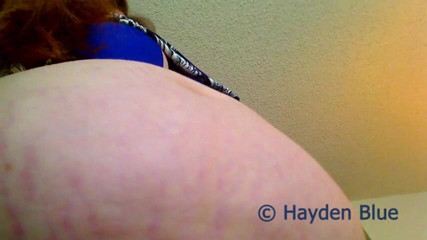 Hayden Blue: Стриптиз толстушки снизу