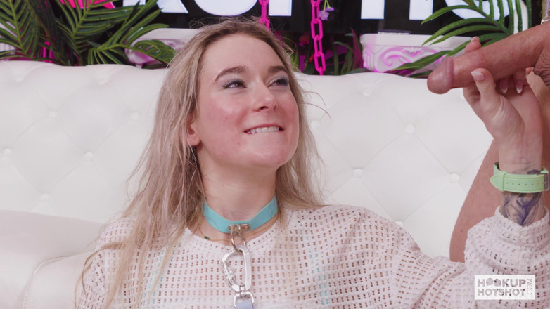 Hookup Hotshot: Uimitoarea Thea Summers nu se mai satură de sex oral...