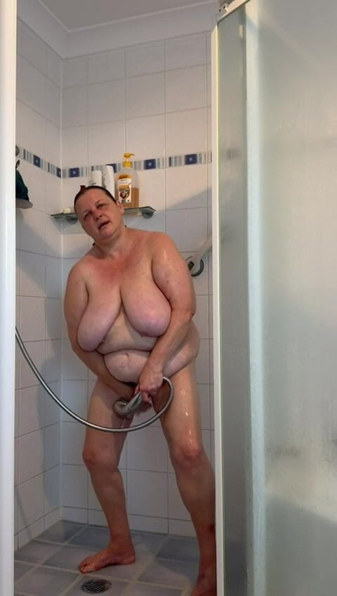 WeAreFukBunnies: Guardami pulire il mio buco dello fica soffocante