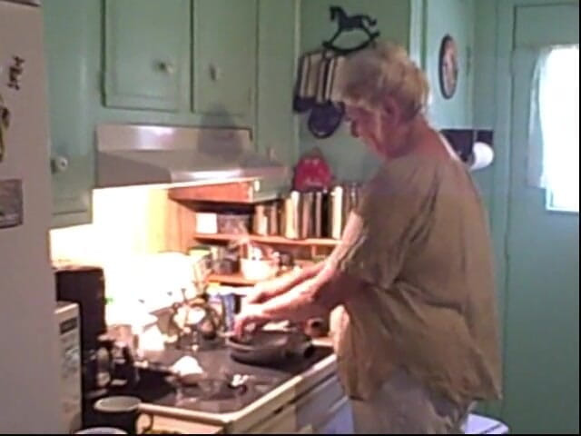 BBW nurse Vicki adventures with friends: Sexy holandesa milf gilf cocina desayuno
