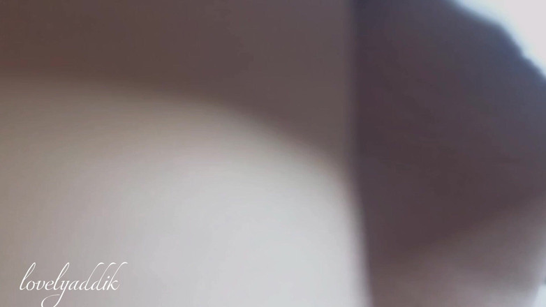 Lovelyaddik: Umple-mi pizda în bucătărie