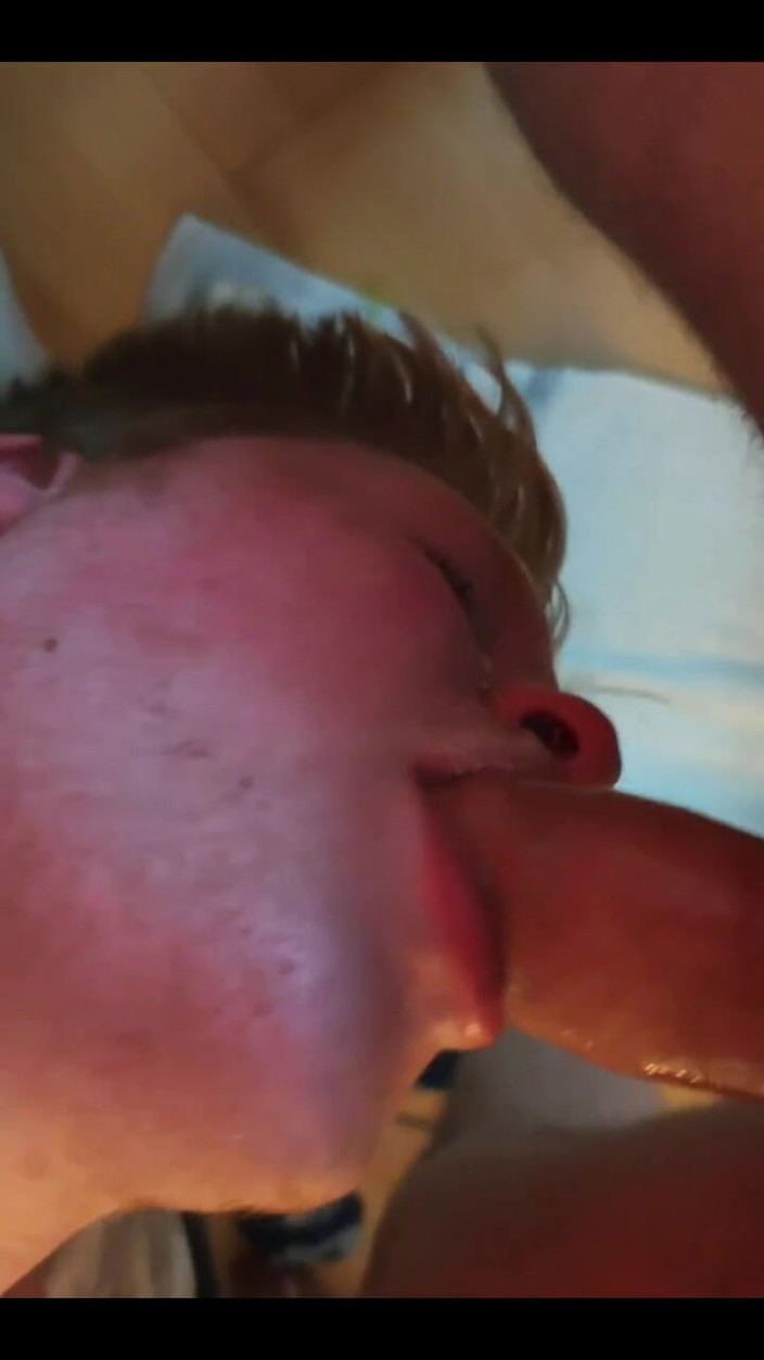 PupFluffy: Deepthroating tátovi čůrákovi