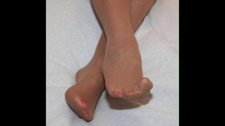 Mr MF: Mrs Mature Feet