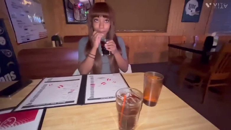 Fijii pornbox: Тінка отримує великий чорний член від випадкового фаната після того, як засвітила раком