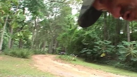 Treinamento cena de paus 4 soldados com tesão fodem as bundas um do outro no campo de treinamento