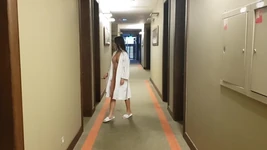 Aku pergi ke kamar hotel