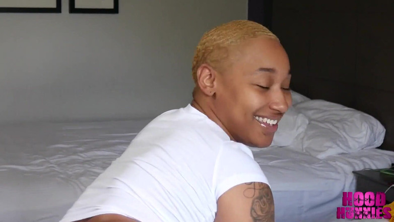 Hood Hunnies: Bonita ruiva Rabuda Daphne esguicha em BBC