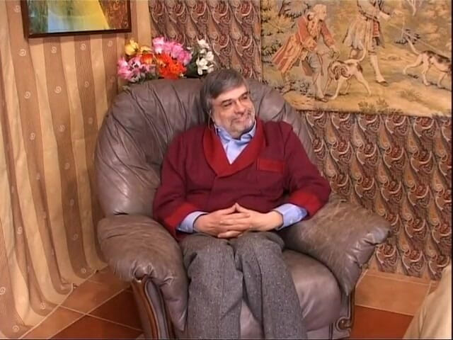 Xtime Network: 늙은 남자의 자지를 따먹는 겸둥이 갈색 머리